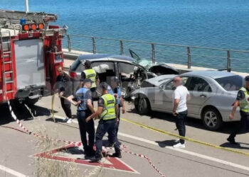Humb jetën një grua, plagosen katër persona nga përplasja e makinave në Pogradec