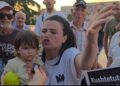 Pakënaqësi ndaj organizatorit të protestës: Emigrantit të revoltuar i thonë mos fol!