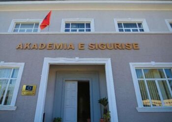 Helmimet tek Akademia e Sigurisë/ Ndërpritet aktiviteti i firmës së themeluar nga Nikolin Jaka, nën hetim edhe AKU!