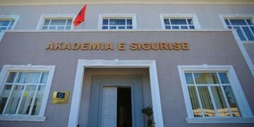 Helmimet tek Akademia e Sigurisë/ Ndërpritet aktiviteti i firmës së themeluar nga Nikolin Jaka, nën hetim edhe AKU!