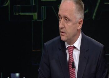 Përtej largimit dhe burgut! Revolta e rrugës dhe transformimi politik
