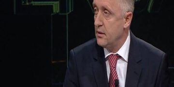 Përtej largimit dhe burgut! Revolta e rrugës dhe transformimi politik