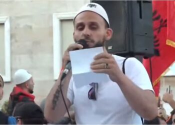 Thirrje diasporës nga Bulevardi: Rezistencë, s’ka negociata! Protestë edhe në Vlorë