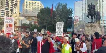 Dalin 3 nismëtarët e protestës, që komunikojnë me policinë: Tubimi vetëm brenda Unazës