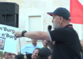 Konspiracionisti Alfred Çako në protestë: Rama s’ka rrugë veç largimit!