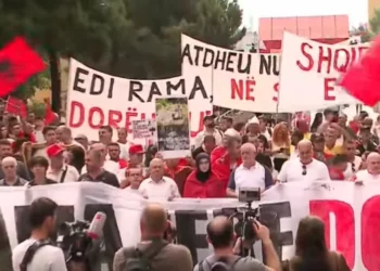 Dita e 25-të e protestës, nis marshimi i qytetarëve nga sheshi “Skënderbej”