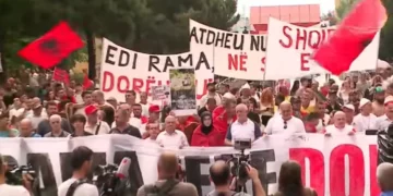 Dita e 25-të e protestës, nis marshimi i qytetarëve nga sheshi “Skënderbej”