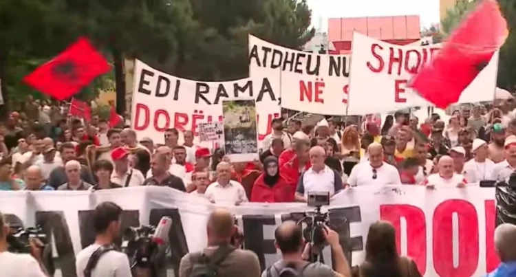 Dita e 25-të e protestës, nis marshimi i qytetarëve nga sheshi “Skënderbej”