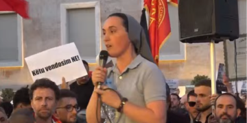 Murgesha në protestën para Kryeministrisë: Veriu është lënë pas, po ra një sëmundje…
