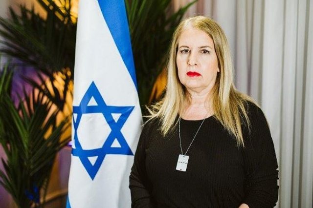 Protestuesit grisën flamurin izraelit/ Ambasadorja Peleg: Ky akt cënon dinjitetin e popullit shqiptar