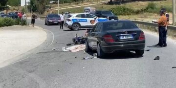 Humb jetën një person në rrugën Fushë Krujë-Laç nga përplasja e makinës me motorin