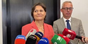 Ambasadorja e Zvicrës për protestën: Mbështesin Parlamentin dhe shoqërinë civile