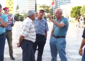 Dita e 30-të e protestës/ “Rama jepe dorëheqjen!”, nis marshimi në sheshin “Skënderbej”