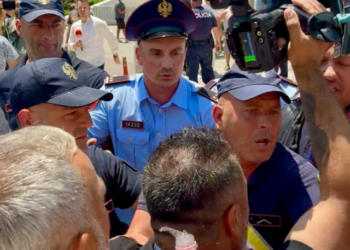 Dhuna e Policisë para Kuvendit/ POLITICO: Përshkallëzohet protesta, reagojnë eurodeputetët