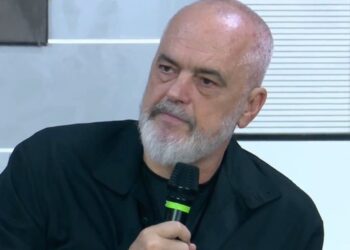 “Do ndërtohet shkollë e spital”/ Rama: Pagat në turizëm janë si në Greqi