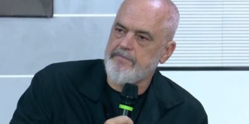 “Do ndërtohet shkollë e spital”/ Rama: Pagat në turizëm janë si në Greqi