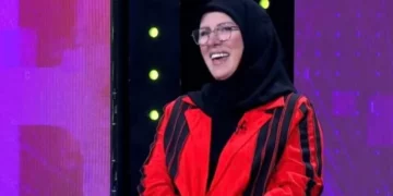 “Motra” e ish-gjeneralit të Teheranit, shpallet “non-grata” Igballe Huduti, merrte pjesë në protestë