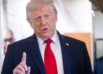 “Irani rrëzoi Apache-n tonë”/ Trump kërkon reagim pas rrëzimit të helikopterit në Hormuz