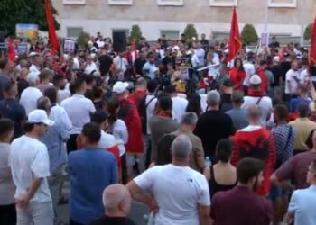 ‘Ne kemi fuqinë ta hedhim Edi Ramën’, protestuesja: Kërkesat tona t’i realizojmë me referendum