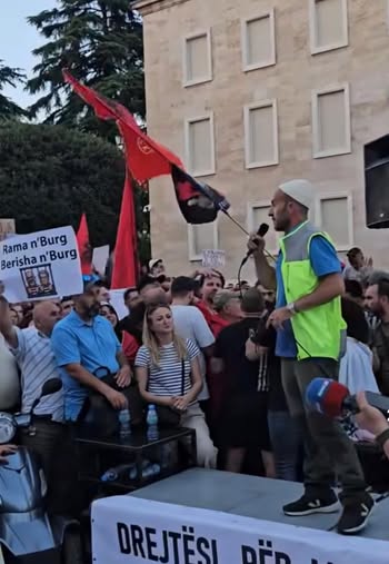 “I infiltruari i Erion Veliajt në krye të protestës për Zvërnecin”, PD: Pastroni radhët!