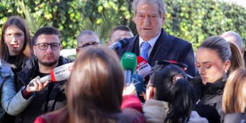 ‘Zvërneci’/ Berisha: Dënoj me forcë dhunën ndaj protestuesve, por mbështesim fuqishëm investimet e huaja