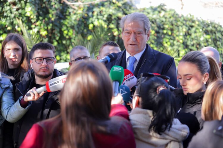 ‘Zvërneci’/ Berisha: Dënoj me forcë dhunën ndaj protestuesve, por mbështesim fuqishëm investimet e huaja