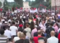 “Duan të na sabotojnë”/ Protestuesja thirrje qytetarëve: Patronazhistët janë mes nesh duke provokuar dhunë