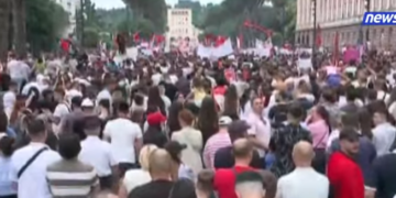 “Duan të na sabotojnë”/ Protestuesja thirrje qytetarëve: Patronazhistët janë mes nesh duke provokuar dhunë