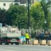 Policia përplaset me protestuesit, sekuestrohen stolat që përdoreshin si kordon te podiumi