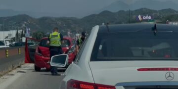 Përplasje e trefishtë në autostradën Durrës–Tiranë, lëndohen dy persona