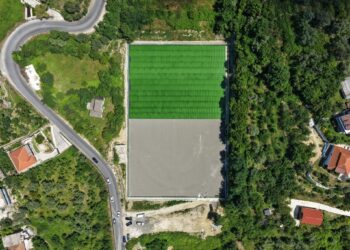 Investimet e FSHF / Fusha e re e sportit në Krujë drejt përfundimit, nis shtrimi i tapetit