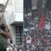 Ish-komisari Krenar Ahmeti i bashkohet protestës: Mos e lëshoni frontin…!