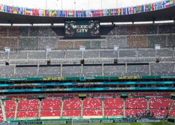 Gati për ndeshjen hapëse të Botërorit, tifozët e Meksikës në stadium 5 orë e 30 minuta para ndeshjes