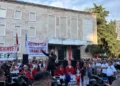 Protesta e Zvërnecit/ Të rinjtë e FRPD-së zhurmojnë folësit kur thërrasin “Berisha n’burg”
