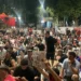Protestuesit vijojnë marshimin me ndryshim në itinerar, shkojnë drejt selisë së PD-së