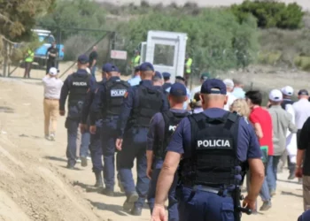 “Flasim edhe greqisht, nuk jemi më pak shqiptarë”/ U dhunua gjatë protestës në Zvërnec, flet qytetari: Ndërhyri Policia e Shtetit…