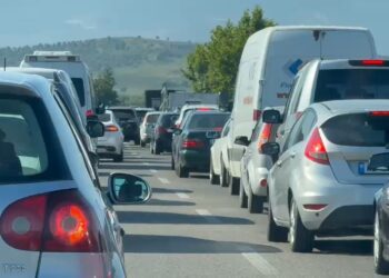 Aksident në aksin Levan-Vlorë, rëndohet trafiku në autostradë