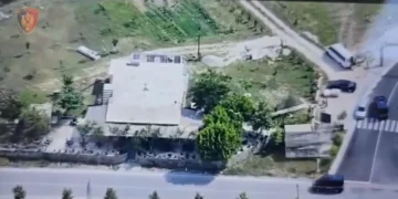 Aksion policor në Vlorë/ Arrestohen gjashtë persona, sekuestrohen armë, automjete dhe para