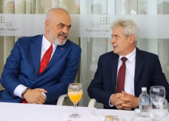 Ali Ahmeti vihet në shërbim të  Ramës dhe sulmon protestën e qytetarëve në Tiranë