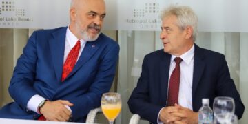 Ali Ahmeti vihet në shërbim të  Ramës dhe sulmon protestën e qytetarëve në Tiranë