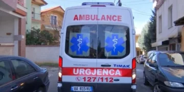 Tre persona dërgohen me urgjencë në spital, pas përplasjes së 3 mjeteve në rrugën Lezhë-Milot,