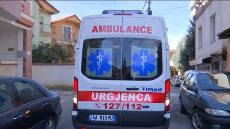 Tre persona dërgohen me urgjencë në spital, pas përplasjes së 3 mjeteve në rrugën Lezhë-Milot