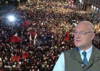 Tare i përgjigjet Ramës: Kërcënimi real për turizmin nuk janë protestat, por betonizimi i zonave të mbrojtura
