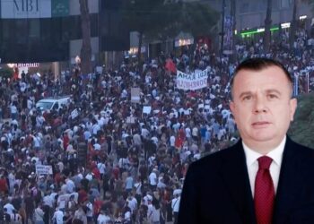 Balla ironizon protestat qytetare: Njihuni me udhëheqësit e ‘Shqipërisë së re‘, por “masakrohet” nga komentuesit