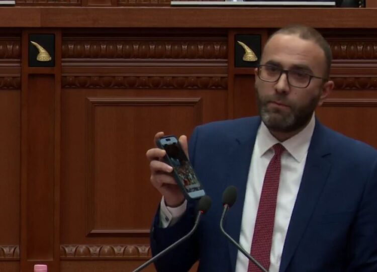 Bardhi- Ballës: Të kanë hedhur në kosh protestuesit, kërkoju falje veteranëve të UÇK-së