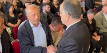 Homazhe për policin/ Familjarët i kthehen presidentit Begaj: E keni lënë vendin në duart e kriminelëve