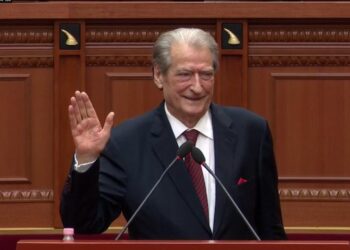 Lajmi për heqjen e non-gratës nga SHBA, Berisha pritet me duartrokitje në Kuvend: Unë erdha, u krye!