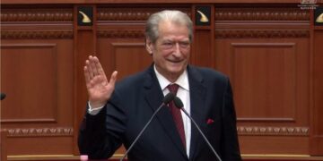 Lajmi për heqjen e non-gratës nga SHBA, Berisha pritet me duartrokitje në Kuvend: Unë erdha, u krye!