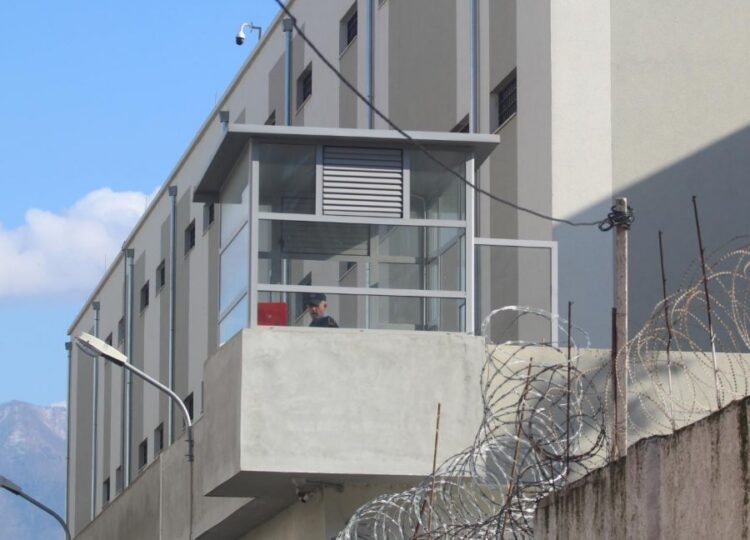 Ndërrojnë jetë njëri pas tjetrit dy oficerë policie të burgut 313, detajet e para