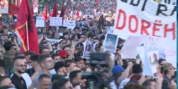 “Nesër në Zvërnec”, protestuesit në Bulevard njoftojnë protestat për nesër